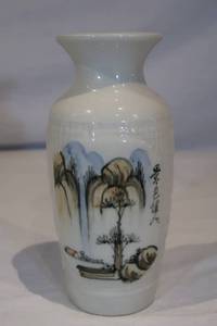 lot 42 image: Asian Vase
