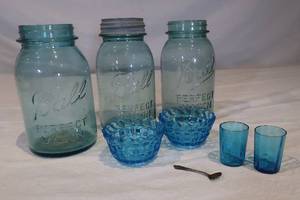lot 43 image: Lot of Miscellaneous VINTAGE Blue Glass Collectibles