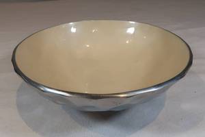 lot 57 image: Julia Knight Bowl (woriginal tags)