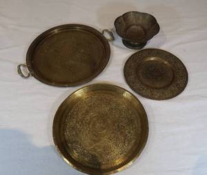 lot 81 image: 2 Brass Serving Pieces