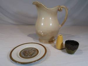 lot 82 image: 4 Miscellaneous Decor Pieces