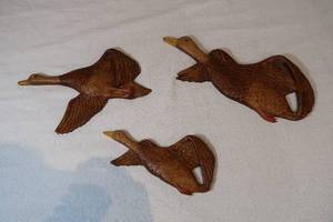 lot 87 image: Set of 3 VINTAGE Burwood Ducks