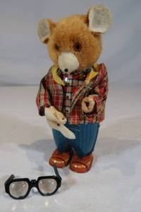 lot 103 image: VINTAGE Tin Wind-Up Bear