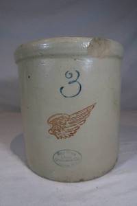 lot 106 image: #3 Redwing Crock