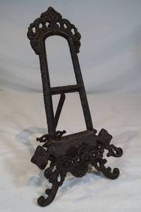 lot 107 image: Metal Display Stand