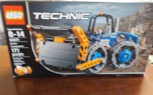 lot 6 image: LEGO Technic...