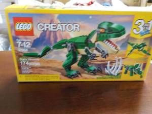 lot 8 image: LEGO Creator...