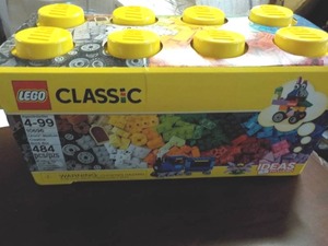 lot 10 image: LEGO Classic 484 pieces...