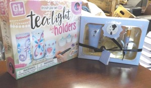 lot 15 image: Ariana Grande Gift Fragrance Set an...