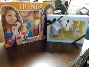 lot 70 image: Ariana Grande Gift Fragrance Set an...