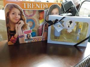 lot 71 image: Ariana Grande Gift Fragrance Set an...