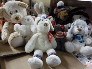 lot 73 image: Lot of Stuffed Animals...