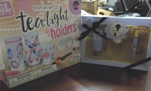 lot 80 image: Ariana Grande Gift Fragrance Set an...