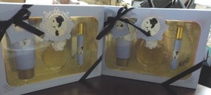 lot 92 image: Set of 2 Ariana Grande Fragrance Gi...