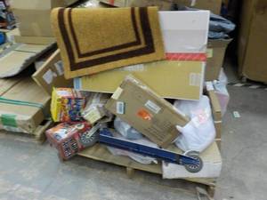 lot 122 image: Pallet of unclaimed Items...