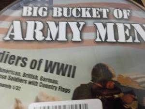 lot 125 image: Big Bucket of Army Men...