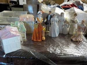 lot 134 image: Statues and a set of Canisters...