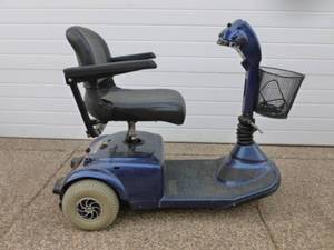 lot 1 image: Power Scooter