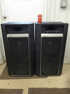 lot 4 image: Vintage Fender Speakers