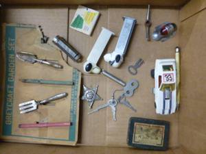 lot 13 image: Vintage Items