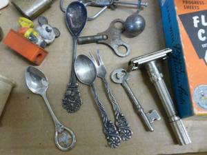 lot 18 image: Vintage Items