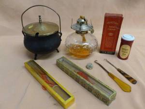 lot 28 image: Vintage Items