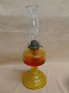 lot 31 image: Vintage Oil Lamp