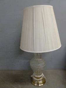 lot 35 image: Crystal Lamp