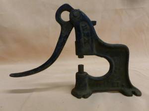 lot 37 image: Antique Cast Iron Tool
