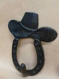 lot 39 image: Cast Iron Hat Hook