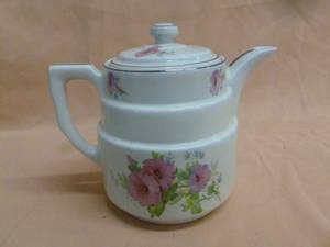 lot 59 image: Vintage Halls Jewel T