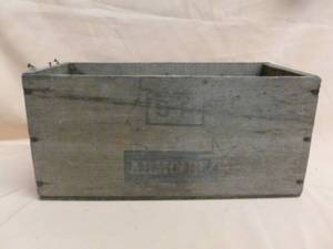 lot 185 image: Vintage Wooden Box