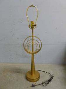 lot 190 image: Vintage Lamp