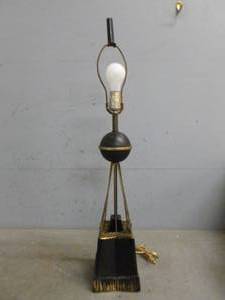 lot 191 image: Vintage Lamp