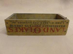 lot 237 image: Vintage Cheese Box