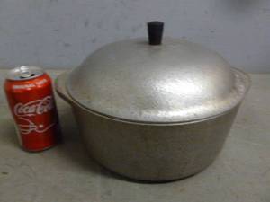 lot 250 image: Vintage Cast Aluminum Kettle