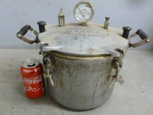 lot 251 image: Vintage Pressure Cooker