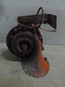 lot 256 image: Vintage Car Horn