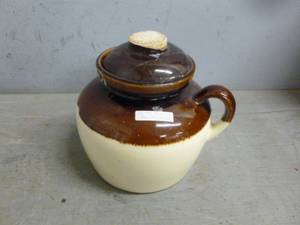 lot 257 image: Vintage Roseville