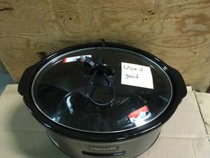 lot 40 image: Crock-Pot - 8-Quart Slow Cooker - Black Stainless  USED