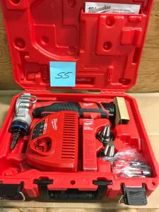lot 55 image: Milwaukee M12 12-Volt Lithium-Ion Cordless ProPEX Expansion Tool Kit with (2) 1.5Ah Batteries, (3) Expansion Heads and Hard Case- not used