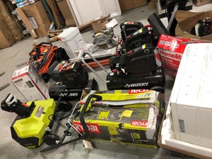 lot 312 image: Pallet of Assorted Salvage tools and air conditioner untested maybe  for parts or repair