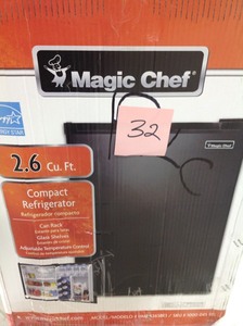 lot 32 image: Magic Chef 2.6 cu. ft. Mini Fridge in Black, ENERGY STAR- not used