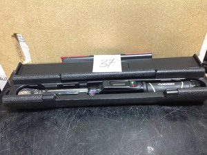lot 37 image: Husky 5-80 ft. lbs. 38 in. Drive Digital Display Click Torque Wrench- good condition