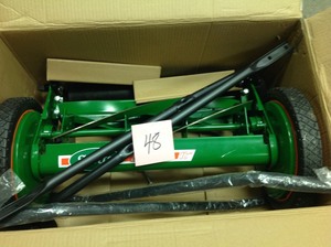 lot 48 image: Scotts Scotts 16 in. Manual Walk Behind Push Reel Lawn Mower- not used