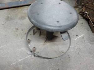 lot 3 image: Shop Stool on Wheels...