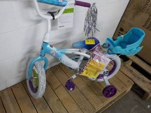 lot 34 image: Huffy Girls Bike for repair or part...