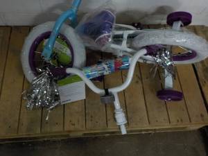 lot 35 image: Huffy Girls Bike for repair or part...