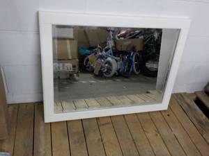 lot 40 image: Avanity Beveled Mirror 24 x 32 can...