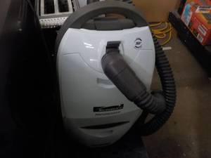 lot 51 image: Kenmore Progressive...